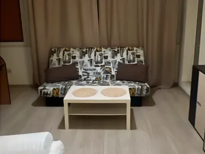 apartament inchiriere Sector 5 București living cu măsuță de cafea